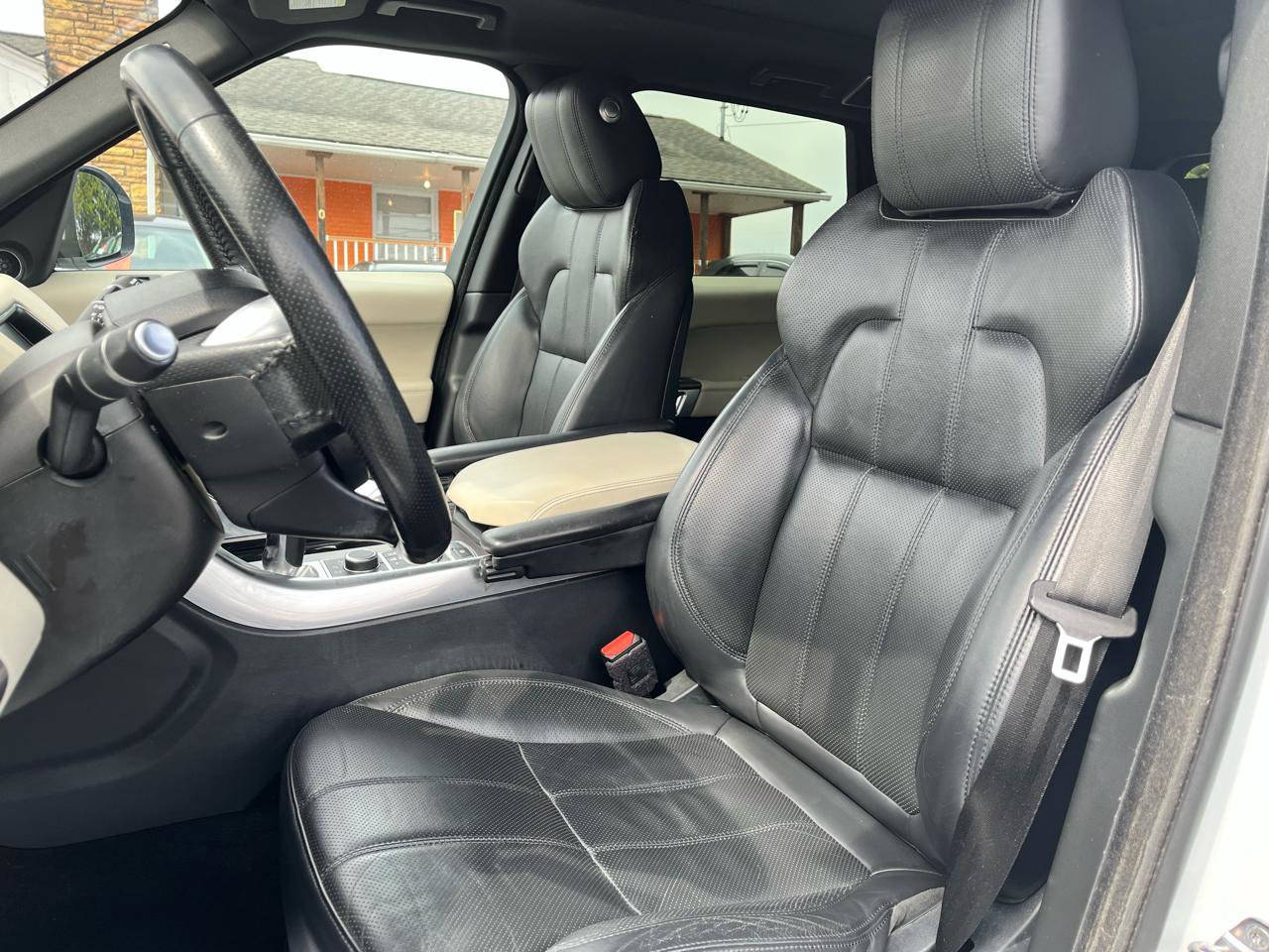 Used 2017 Land Rover Range Rover Sport HSE image 12