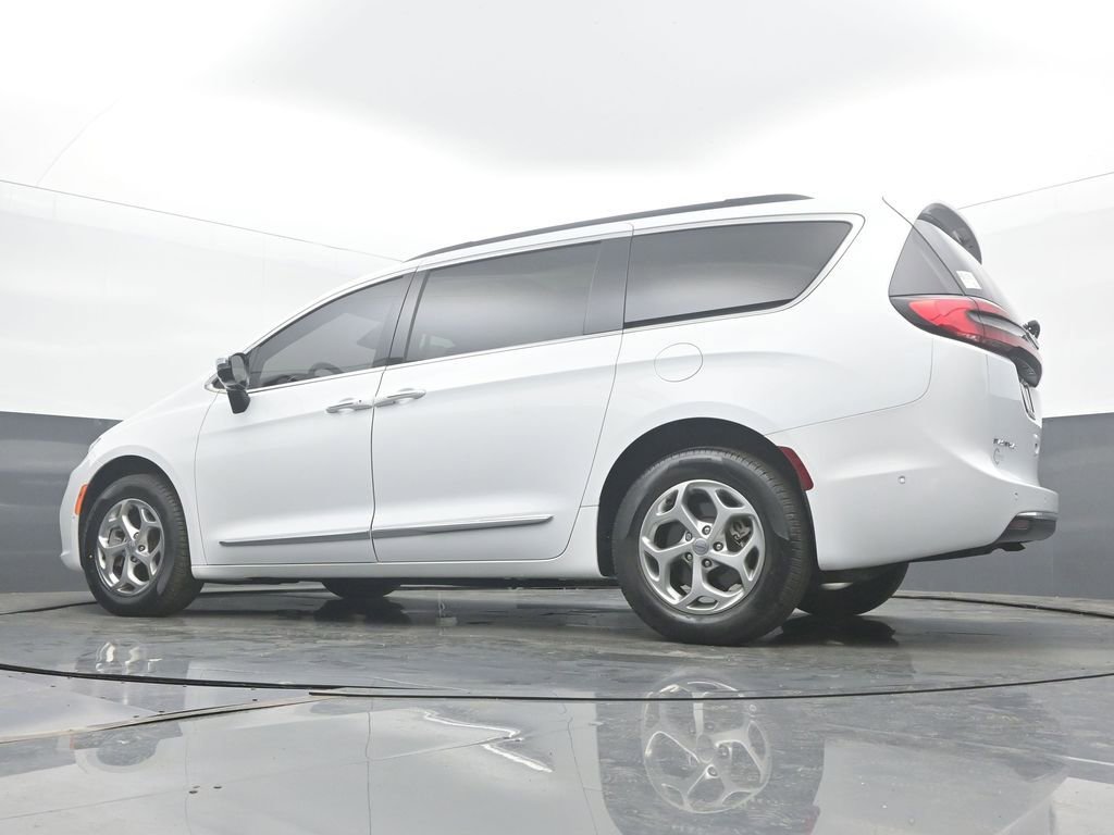 Used 2023 Chrysler Pacifica Limited AWD/4WD image 48