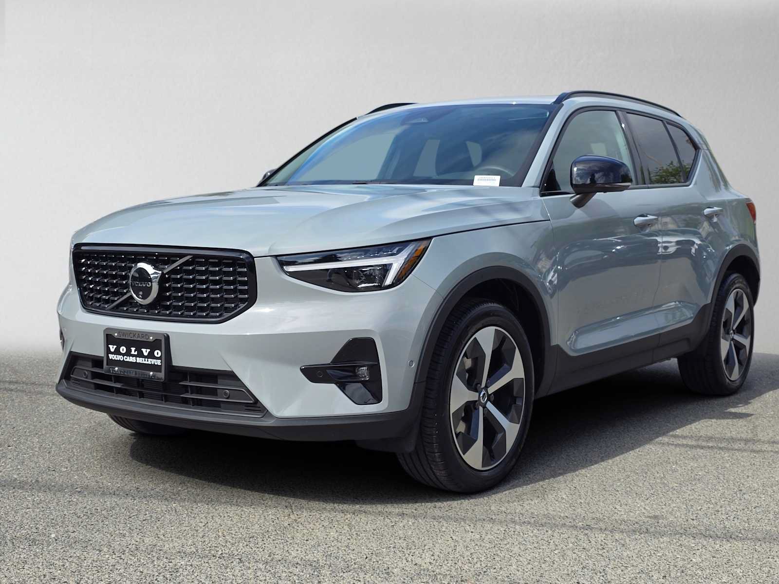 Used 2026 Volvo XC40 B5 Plus w/ Protection Package Premier AWD/4WD image 7