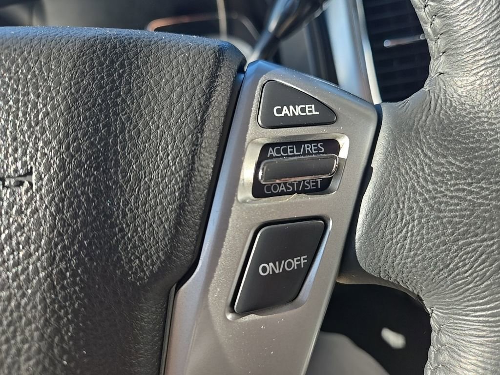 Used 2019 Nissan Titan SV w/ SV Convenience Package image 16