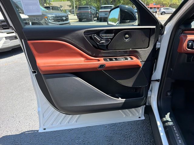Used 2025 Lincoln Aviator Reserve w/ Illumination Package RWD image 13