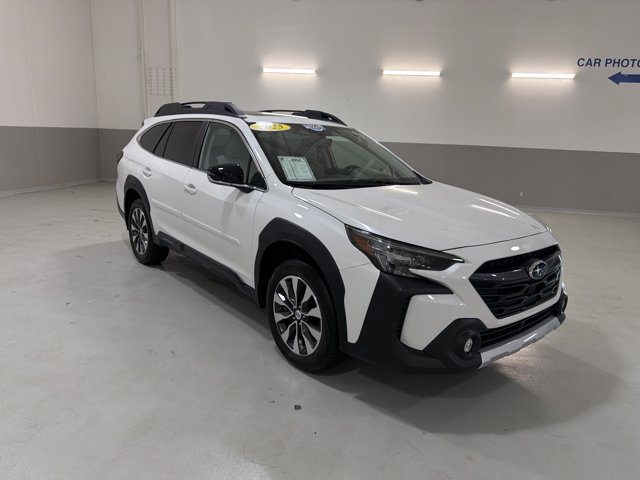 Used 2025 Subaru Outback Limited AWD/4WD image 4