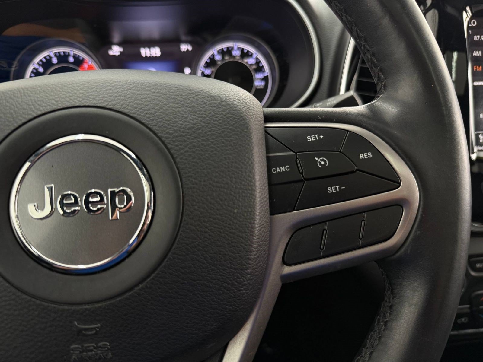 Used 2019 Jeep Cherokee High Altitude AWD/4WD image 28