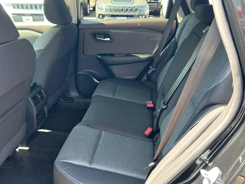 Used 2022 Nissan Rogue SV image 13