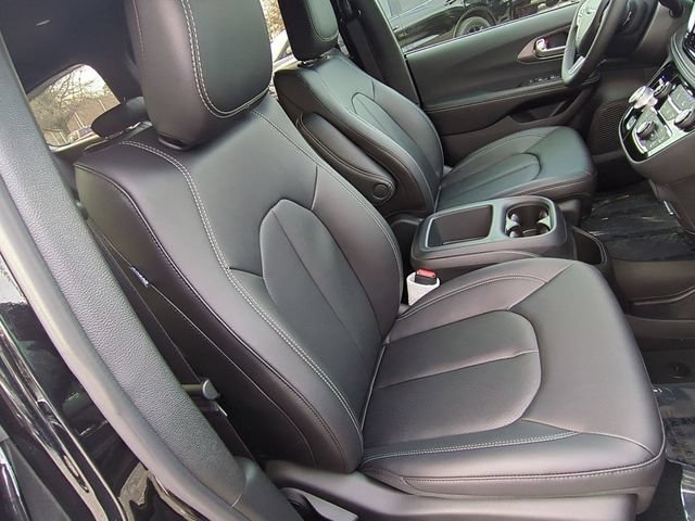 New 2026 Chrysler Pacifica Select FWD image 34