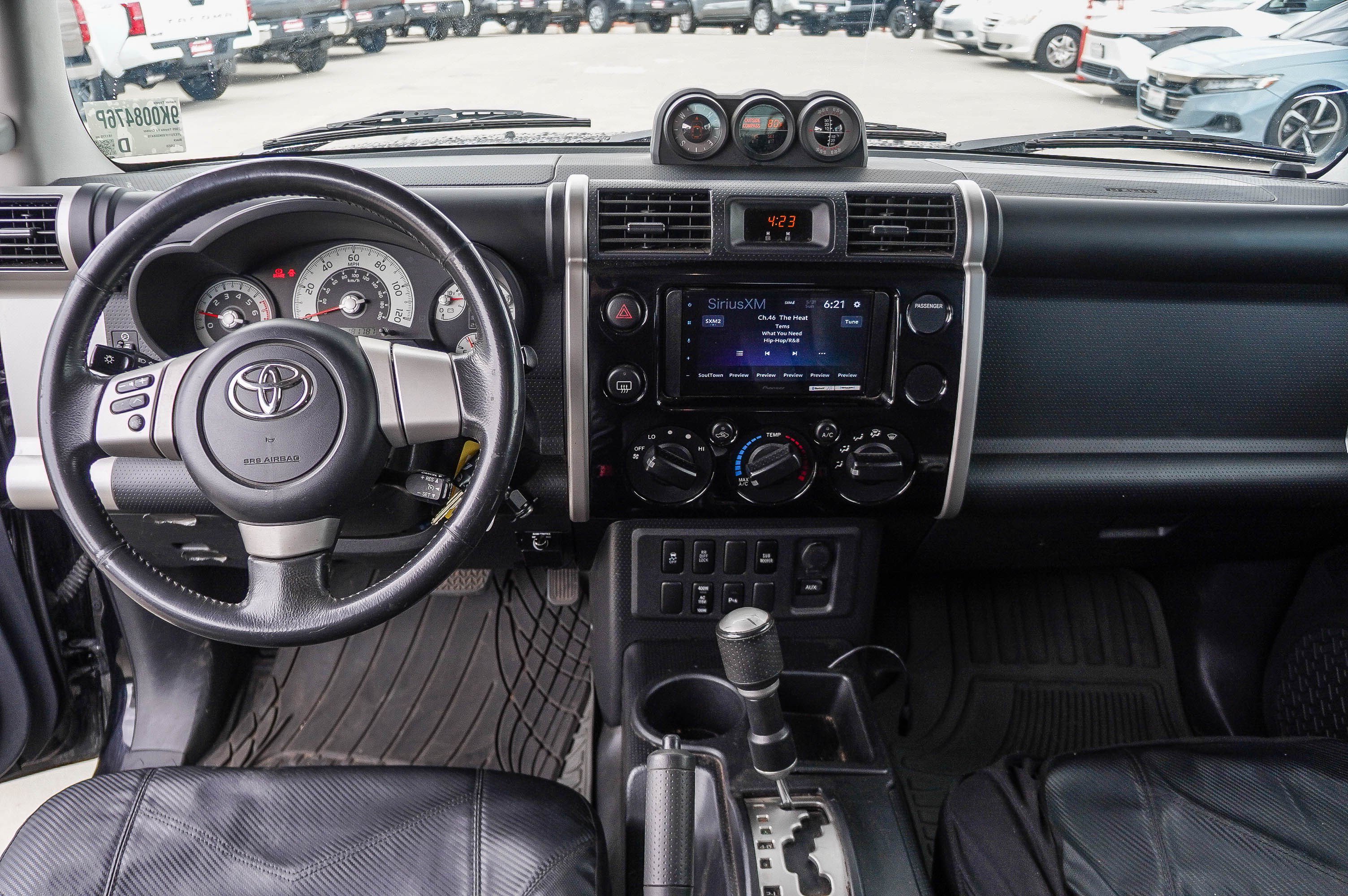 Used 2009 Toyota FJ Cruiser 2WD w/ Upgrade Pkg 2 image 11