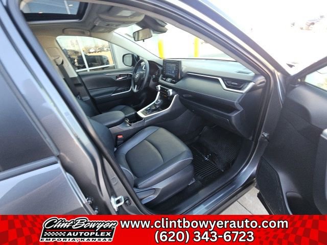 Used 2022 Toyota RAV4 XLE Premium image 29
