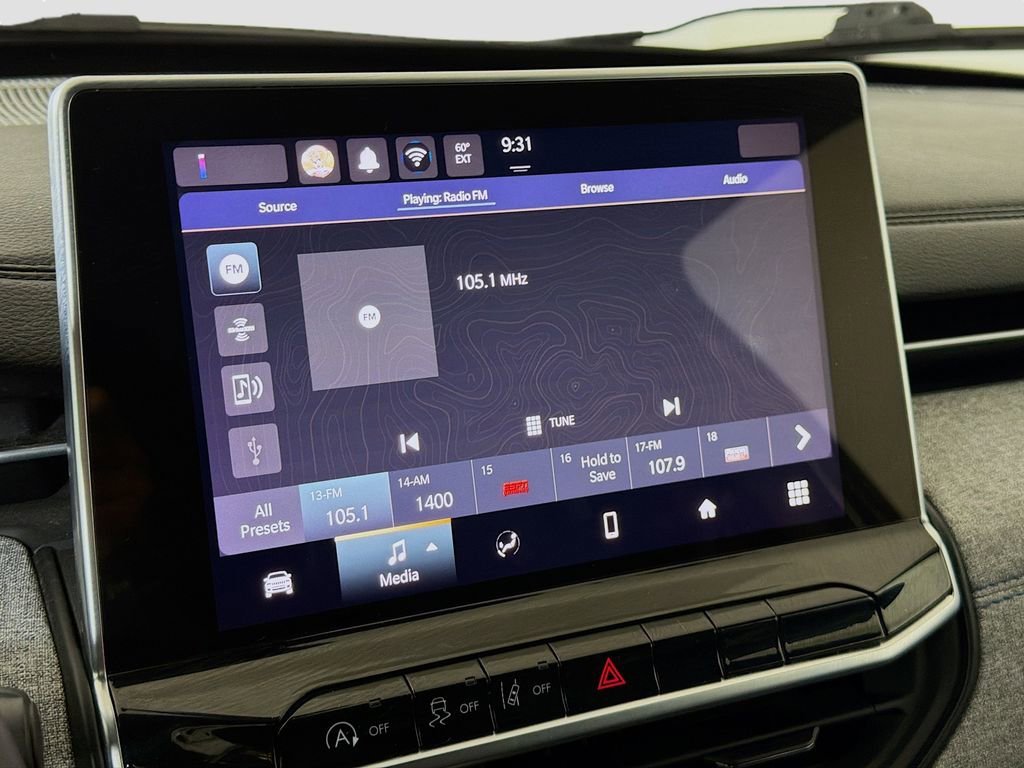 Used 2024 Jeep Compass Latitude image 16