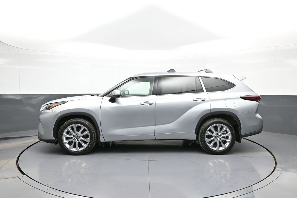 Certified 2024 Toyota Highlander Limited AWD/4WD image 9