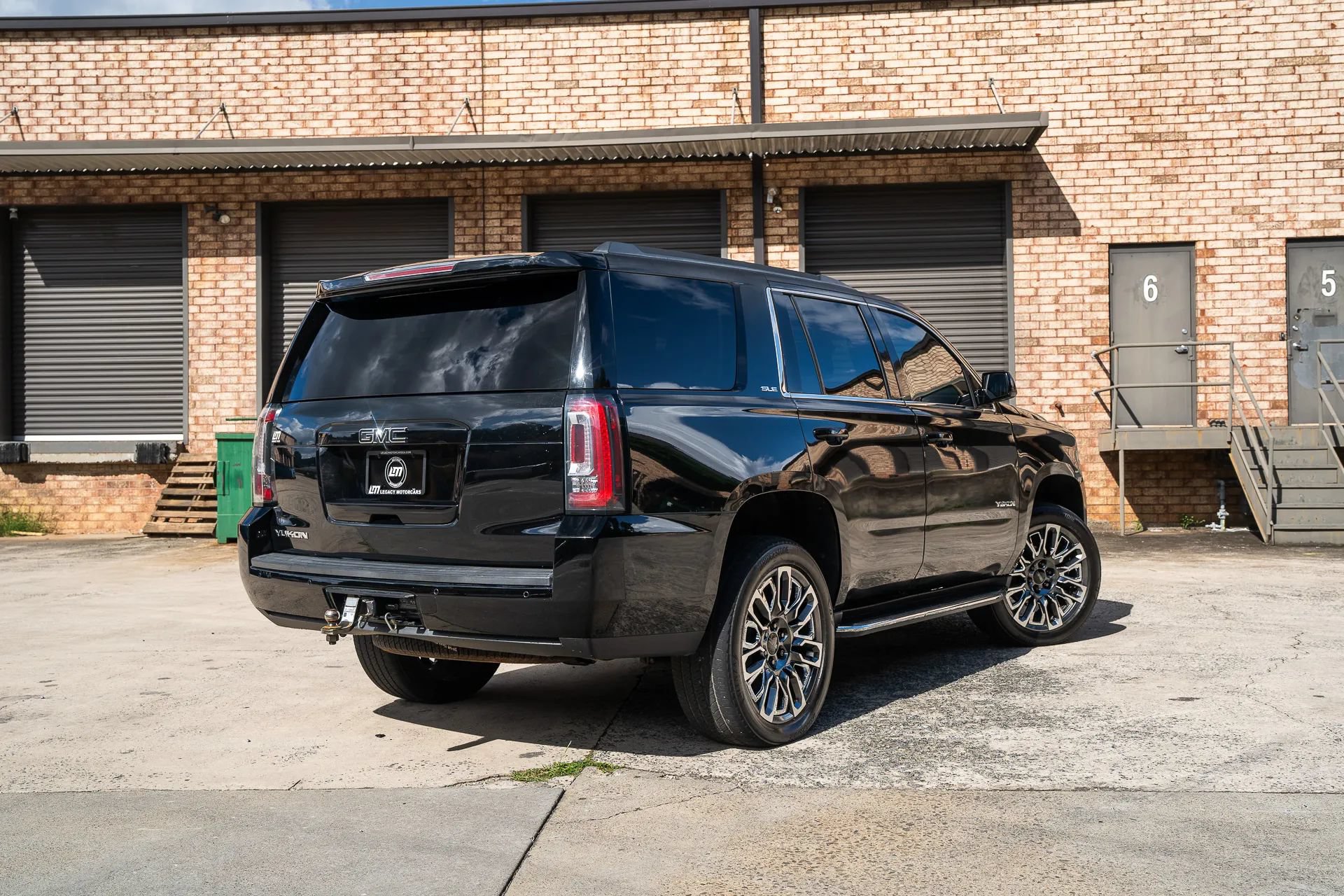 Used 2016 GMC Yukon SLE RWD image 2