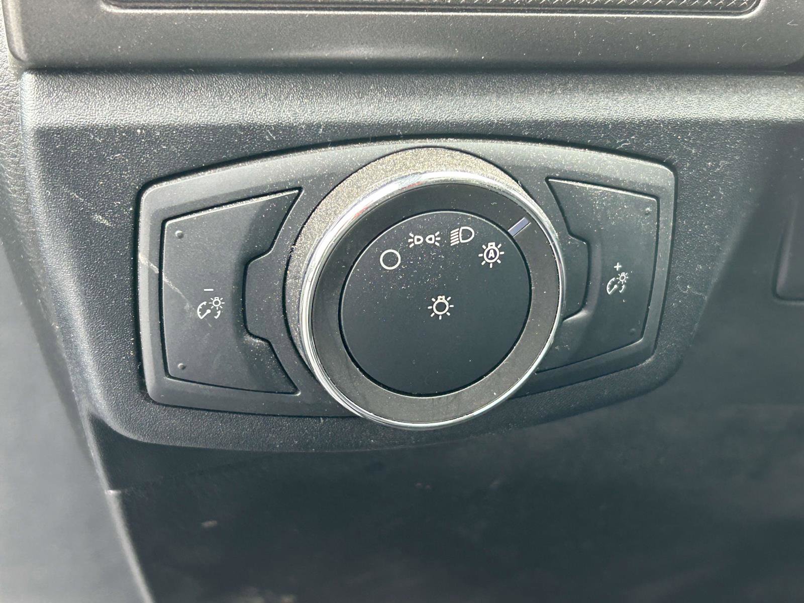 Used 2020 Ford Fusion SE FWD image 14