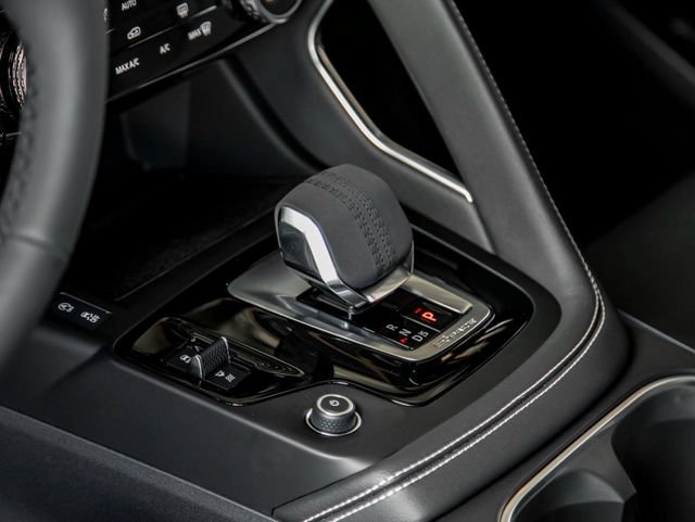 New 2024 Jaguar E-PACE R-Dynamic SE AWD/4WD image 19