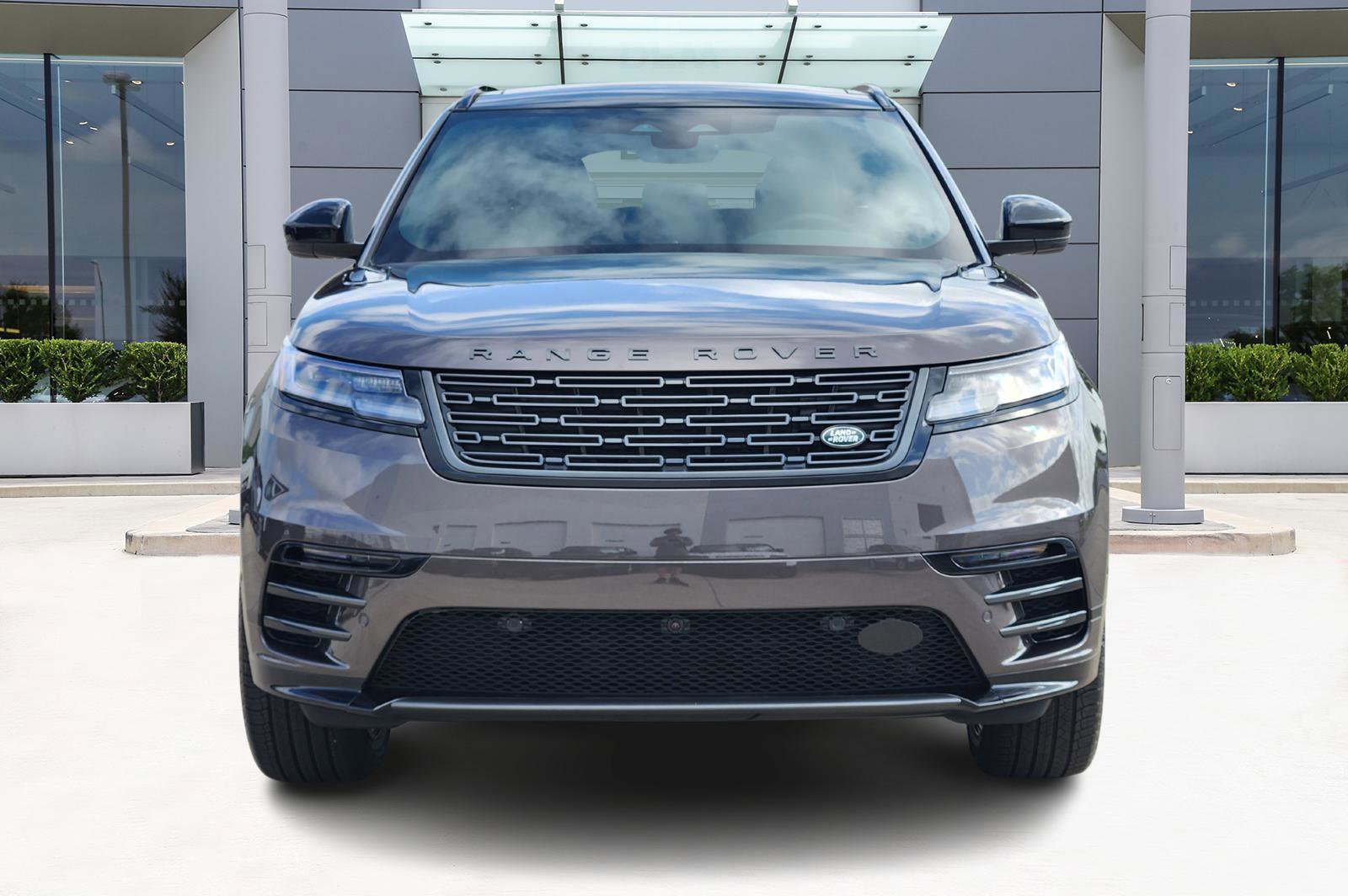 New 2026 Land Rover Range Rover Velar Dynamic SE image 2