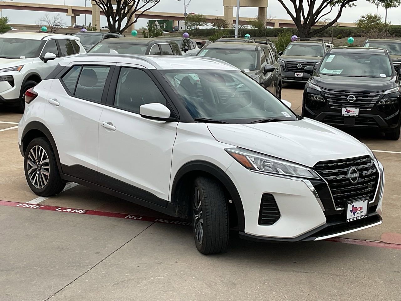 Used 2024 Nissan Kicks SV image 4