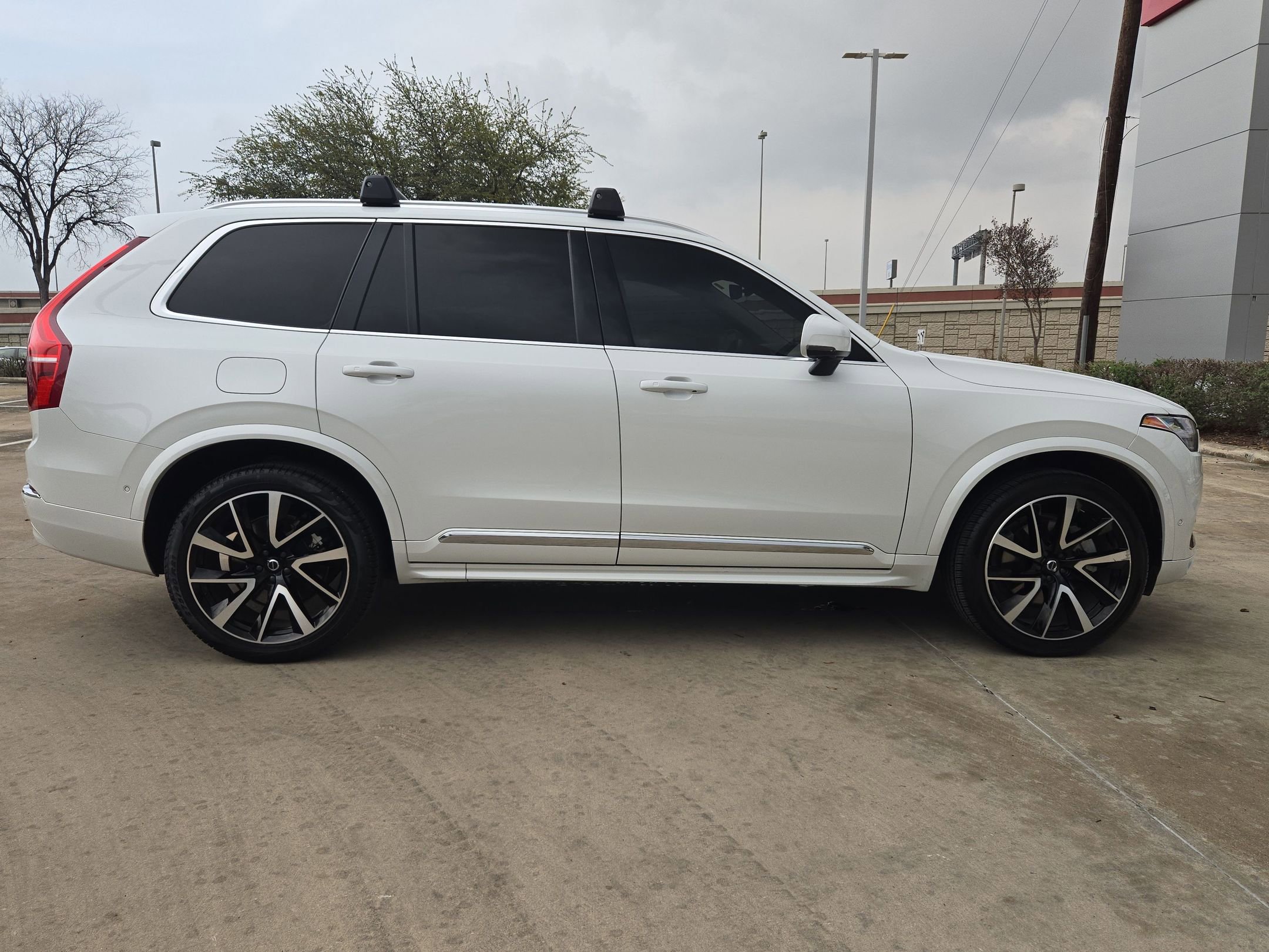Used 2023 Volvo XC90 B6 Plus AWD/4WD image 2