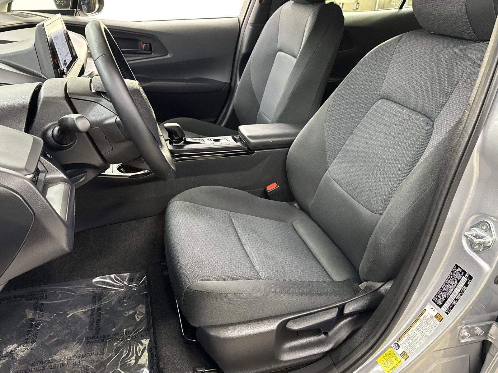 Used 2024 Toyota Prius LE image 4