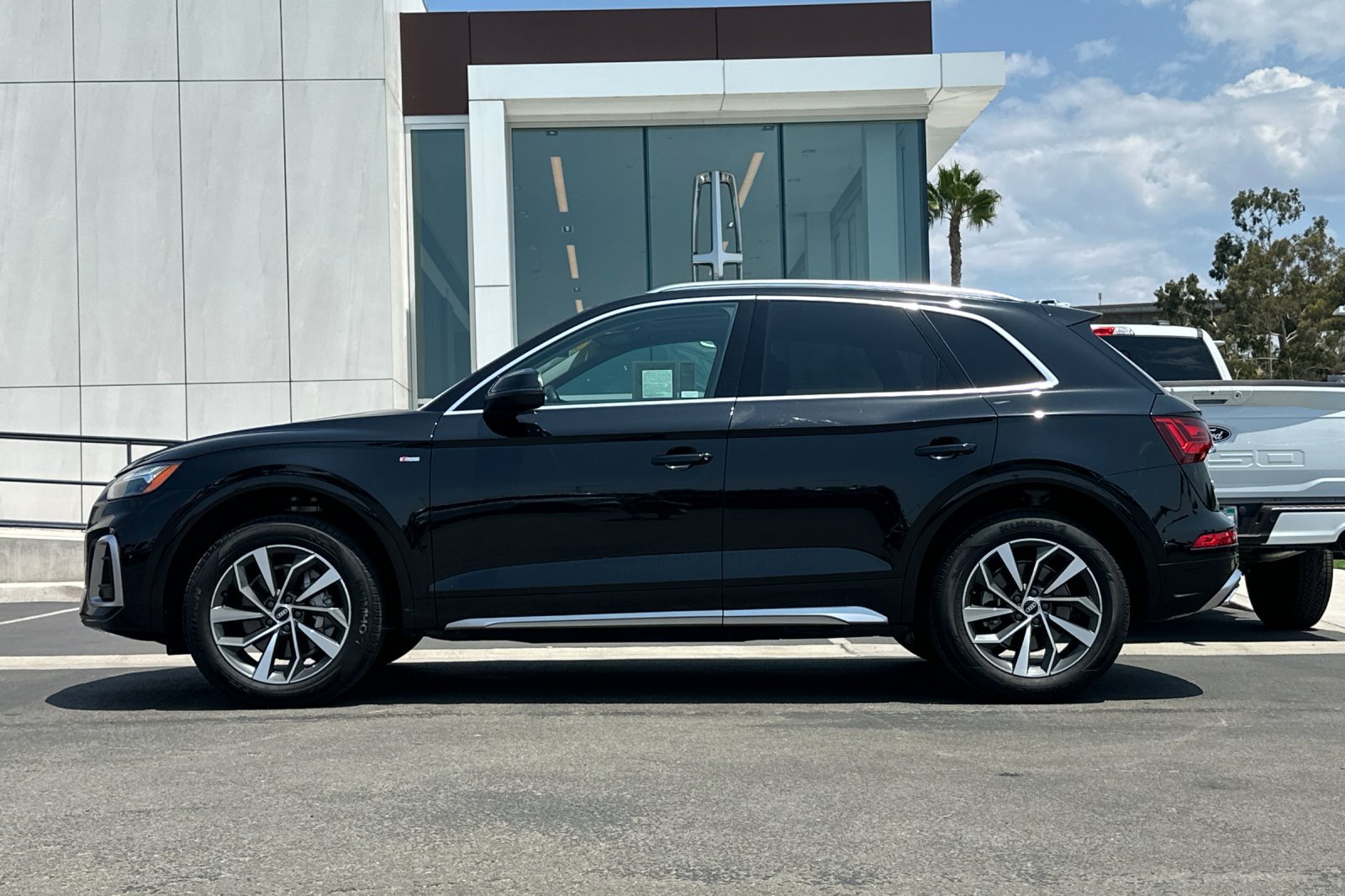 Used 2022 Audi Q5 2.0T Premium w/ Convenience Package AWD/4WD image 6