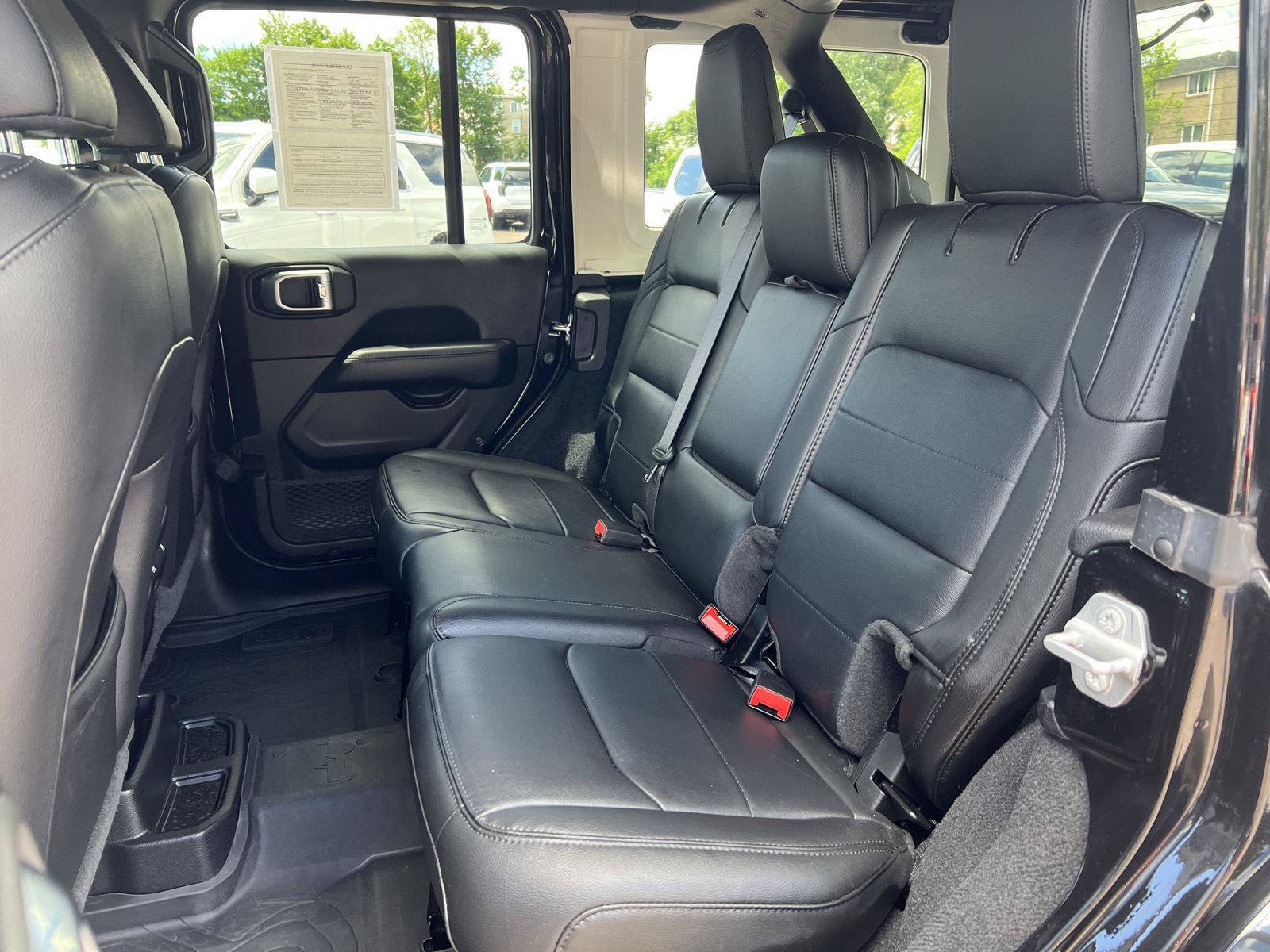 Used 2022 Jeep Wrangler Unlimited Sahara AWD/4WD image 12