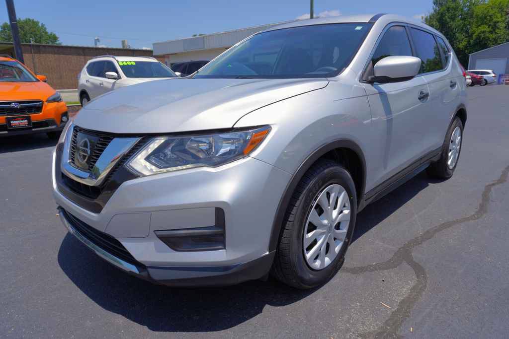 Used 2017 Nissan Rogue S FWD image 1