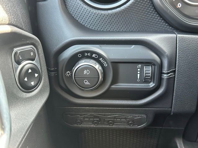 Used 2025 Jeep Gladiator Rubicon w/ Safety Group image 18