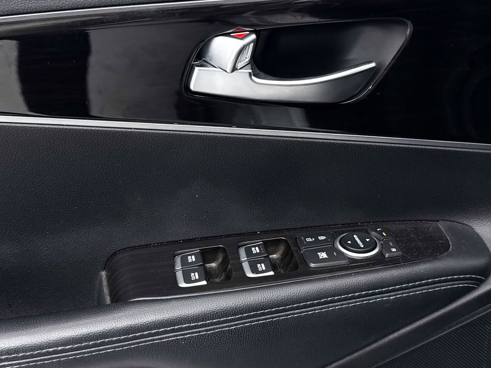 Used 2019 Kia Sorento LX image 27