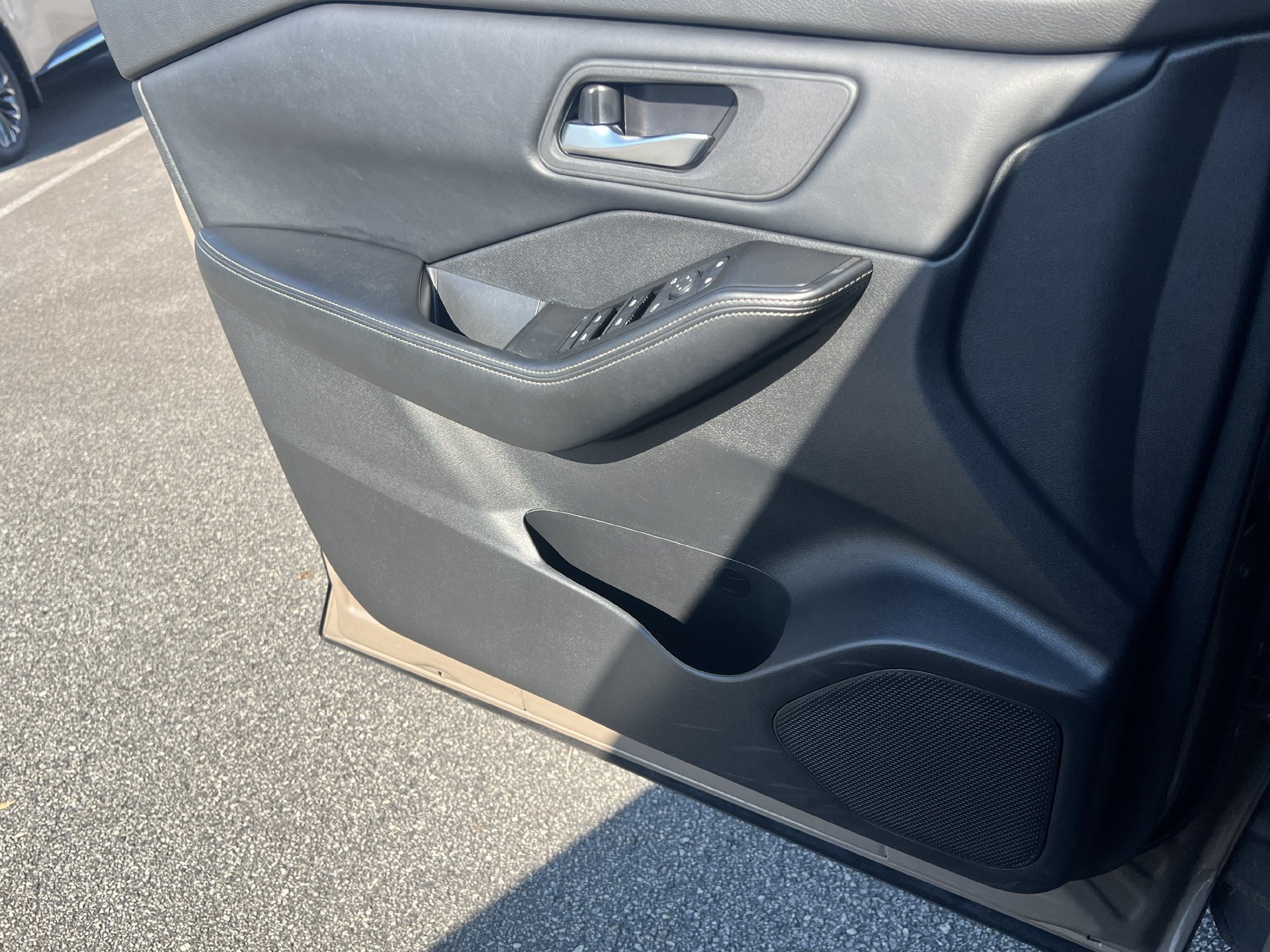 Certified 2025 Nissan Rogue SV FWD image 15