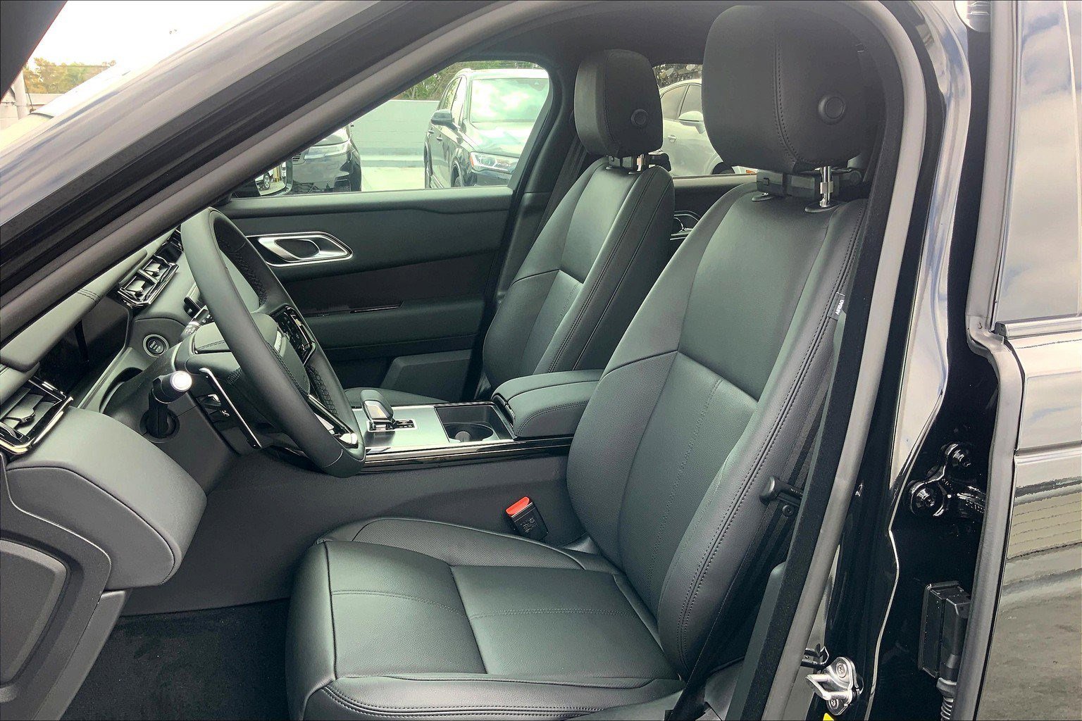 New 2026 Land Rover Range Rover Velar Dynamic SE image 6