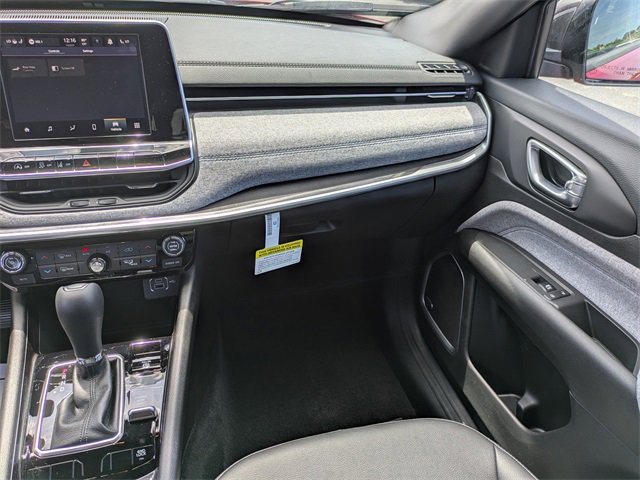 New 2025 Jeep Compass Latitude w/ Sun & Sound Group image 17