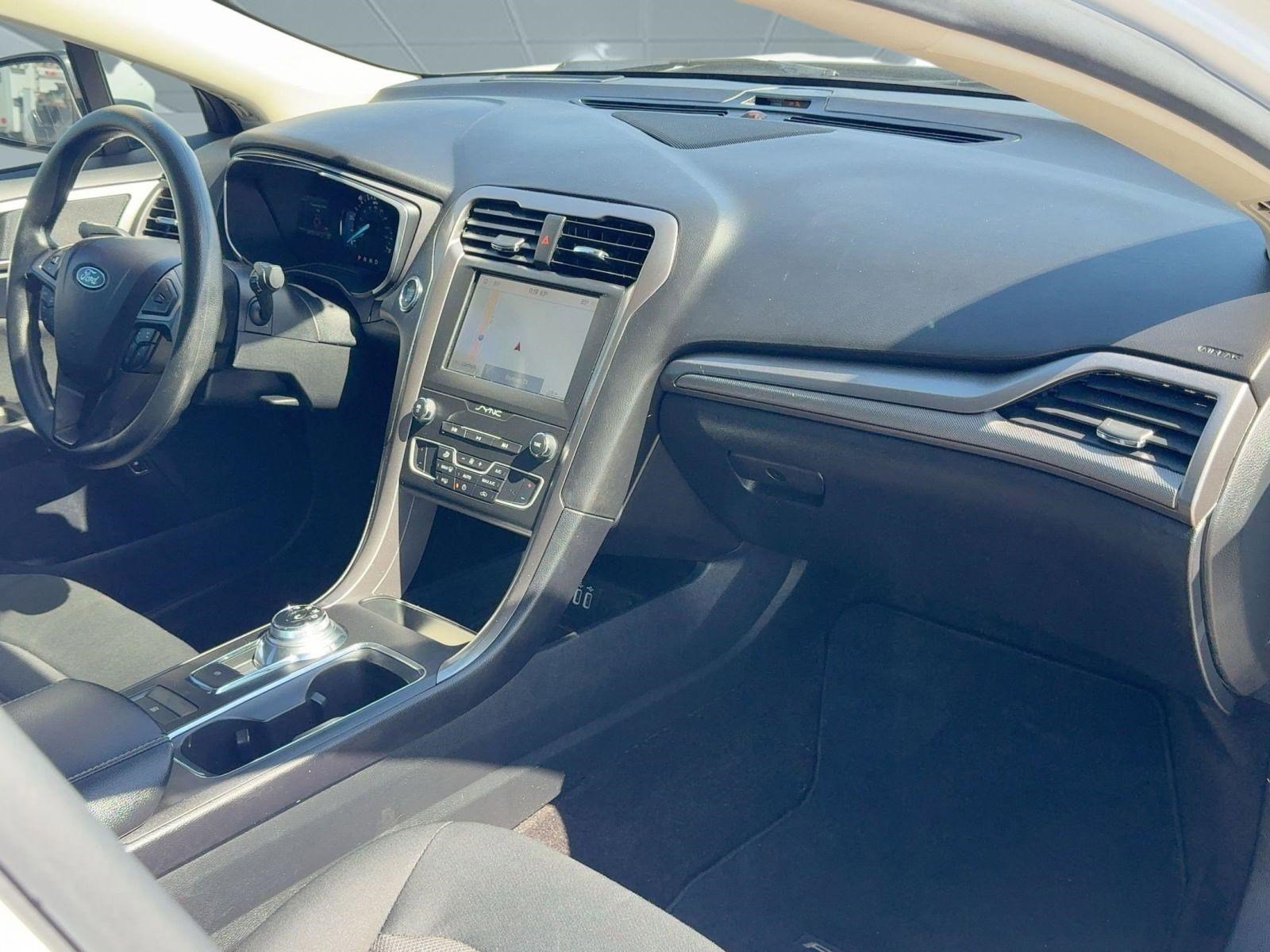 Used 2020 Ford Fusion SE image 31