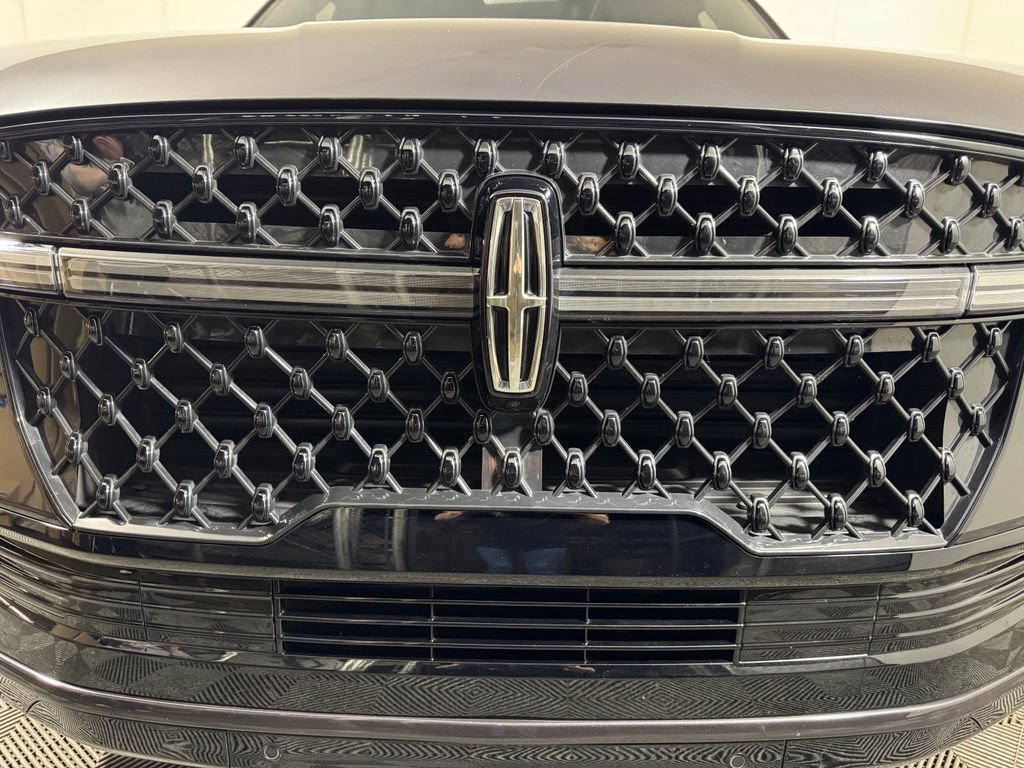 Certified 2025 Lincoln Navigator Black Label AWD/4WD image 10