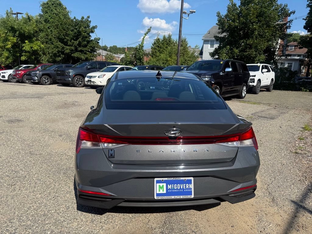 Certified 2023 Hyundai Elantra SEL w/ Convenience Package FWD image 5