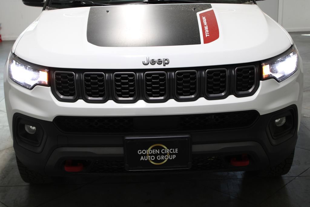Used 2025 Jeep Compass Trailhawk image 48