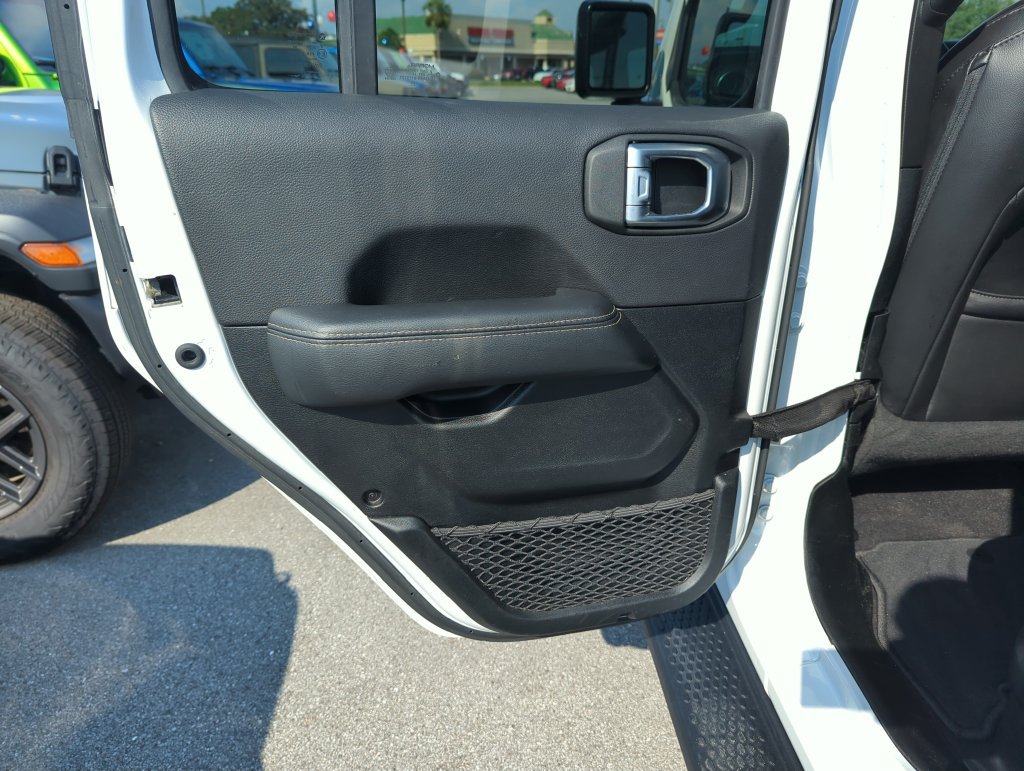 Used 2022 Jeep Wrangler Unlimited Sahara AWD/4WD image 26