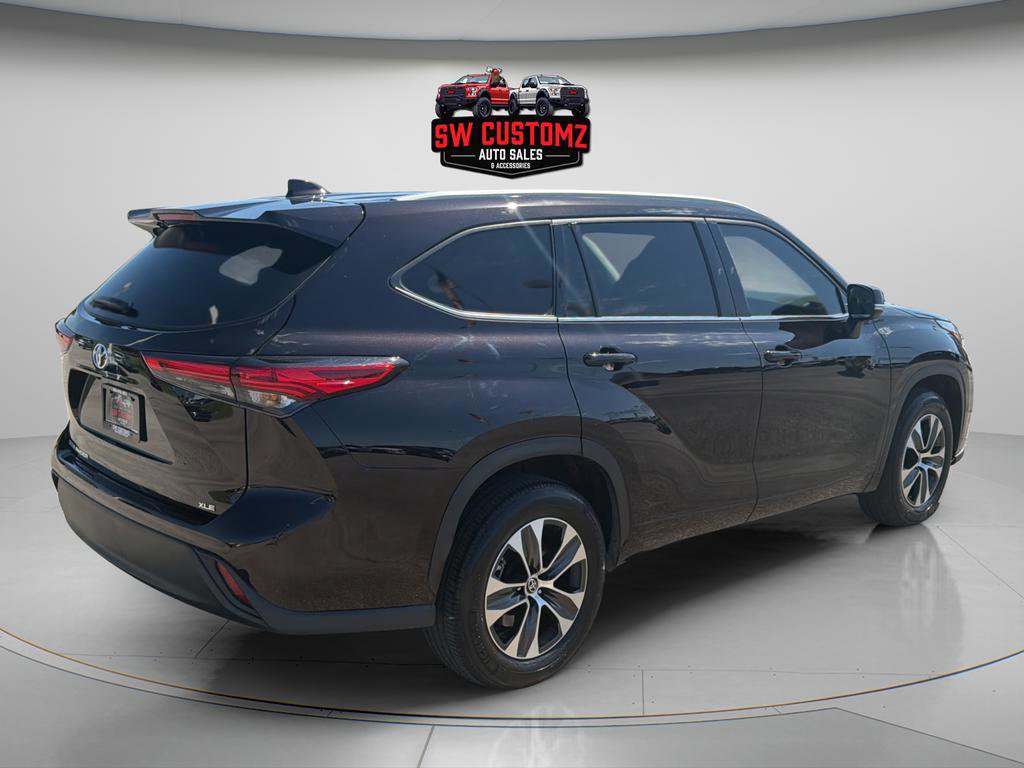 Used 2022 Toyota Highlander XLE FWD image 7