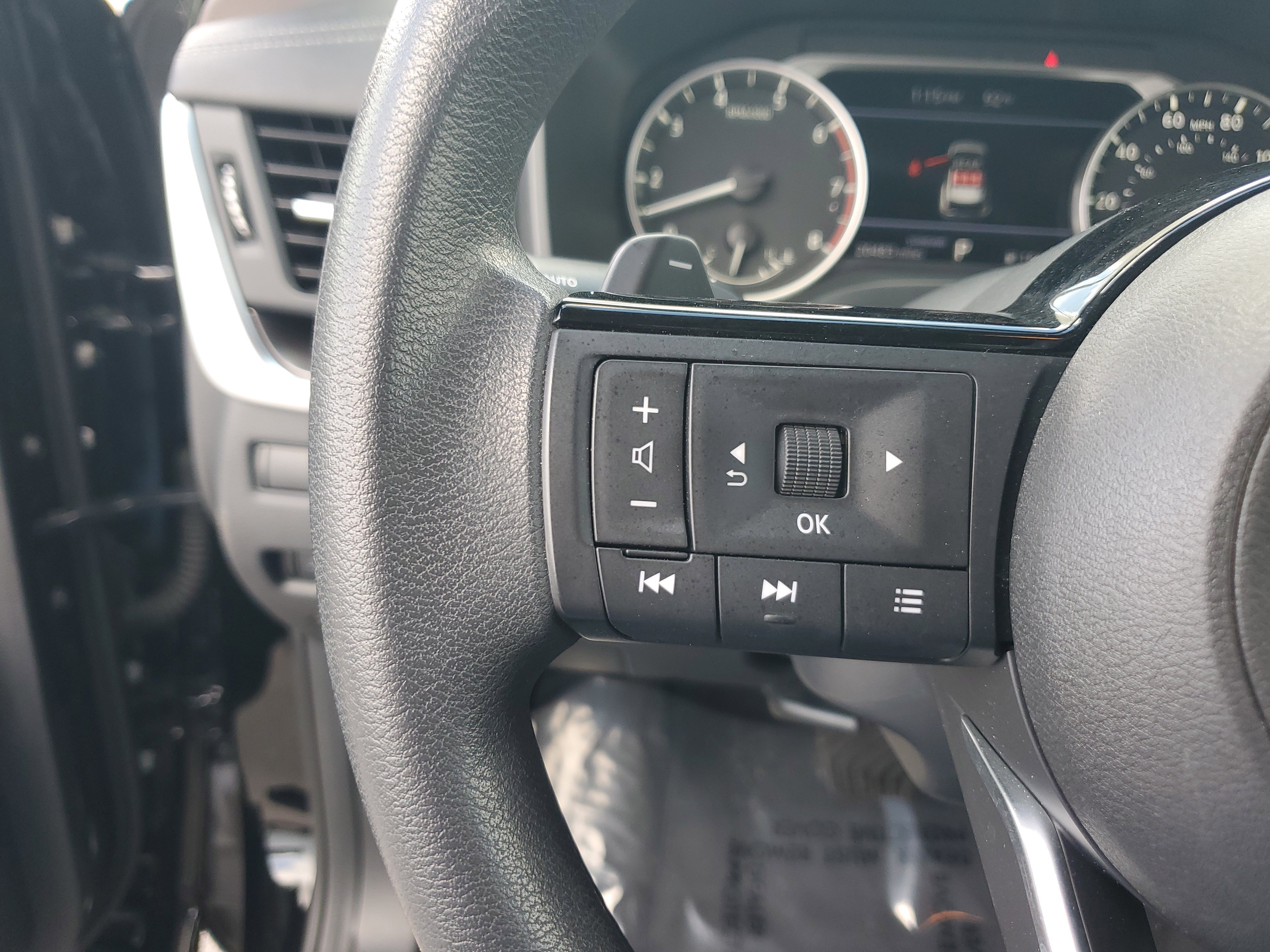 Used 2023 Nissan Rogue SV image 21