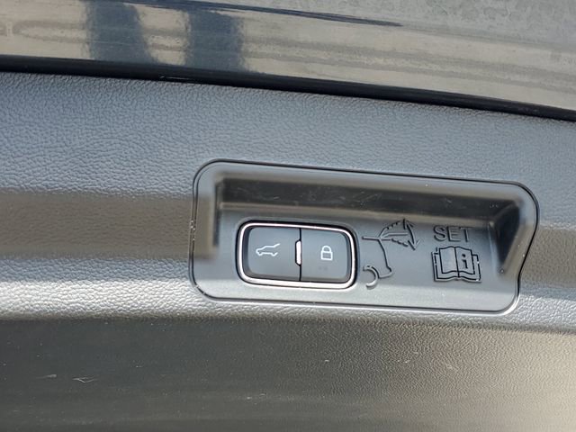 Used 2023 Ford Explorer XLT RWD image 7