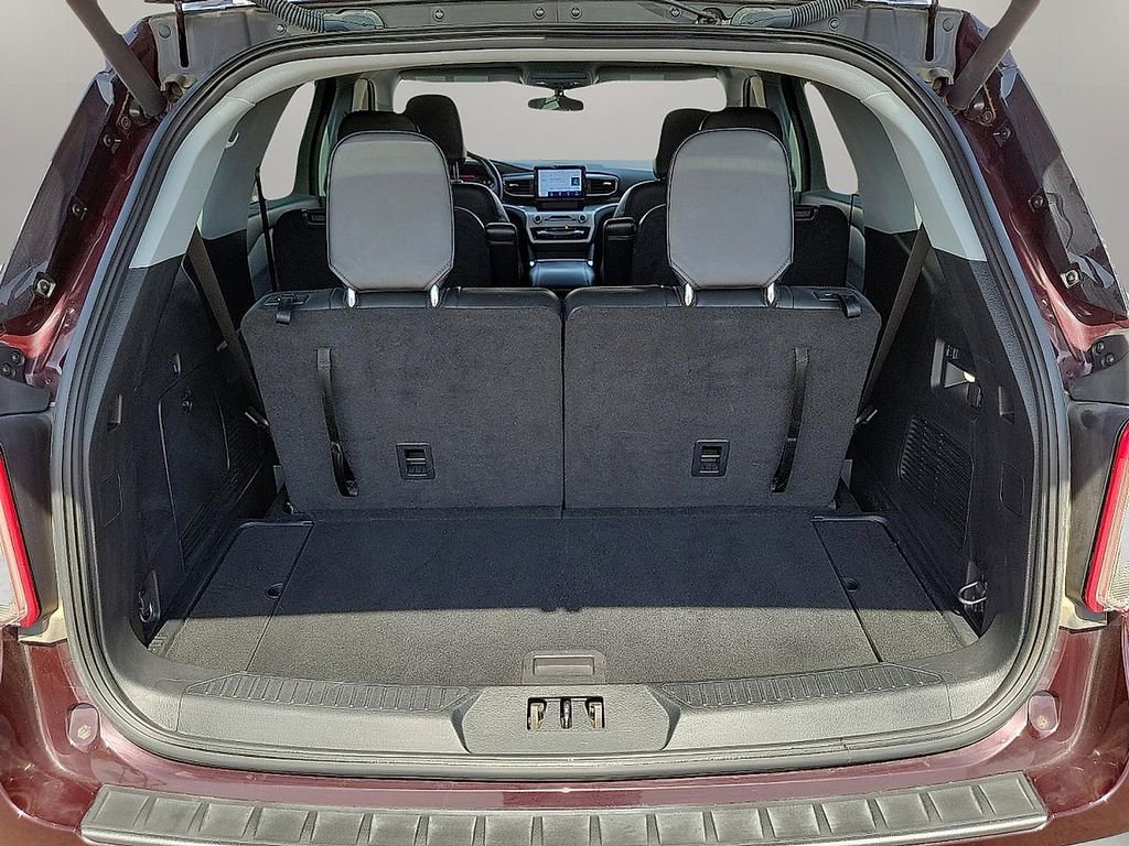 Used 2022 Ford Explorer XLT w/ Equipment Group 202A image 9