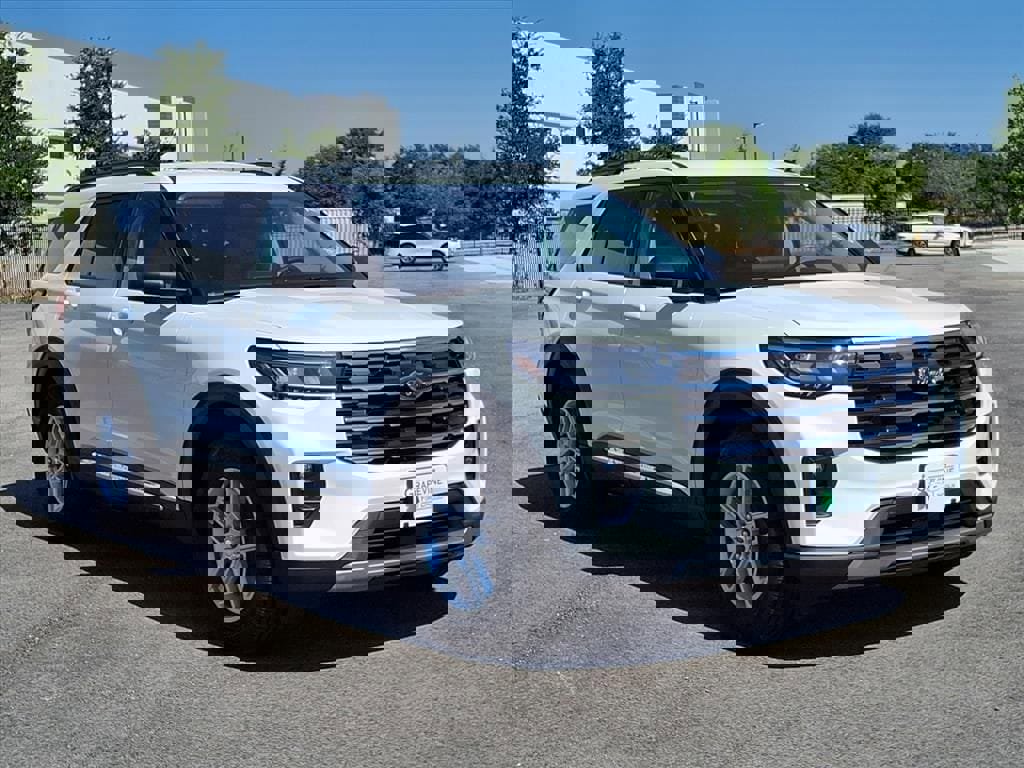 Certified 2025 Ford Explorer Active w/ Active Comfort Package image 3