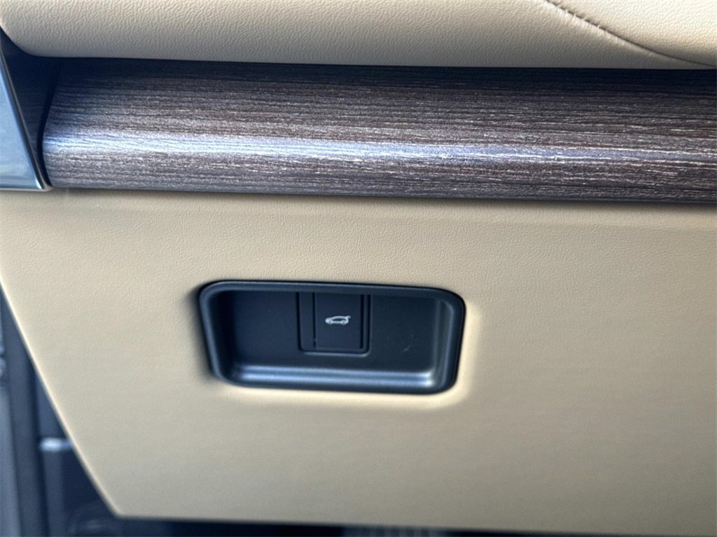 New 2026 Land Rover Range Rover Long Wheelbase SE image 30