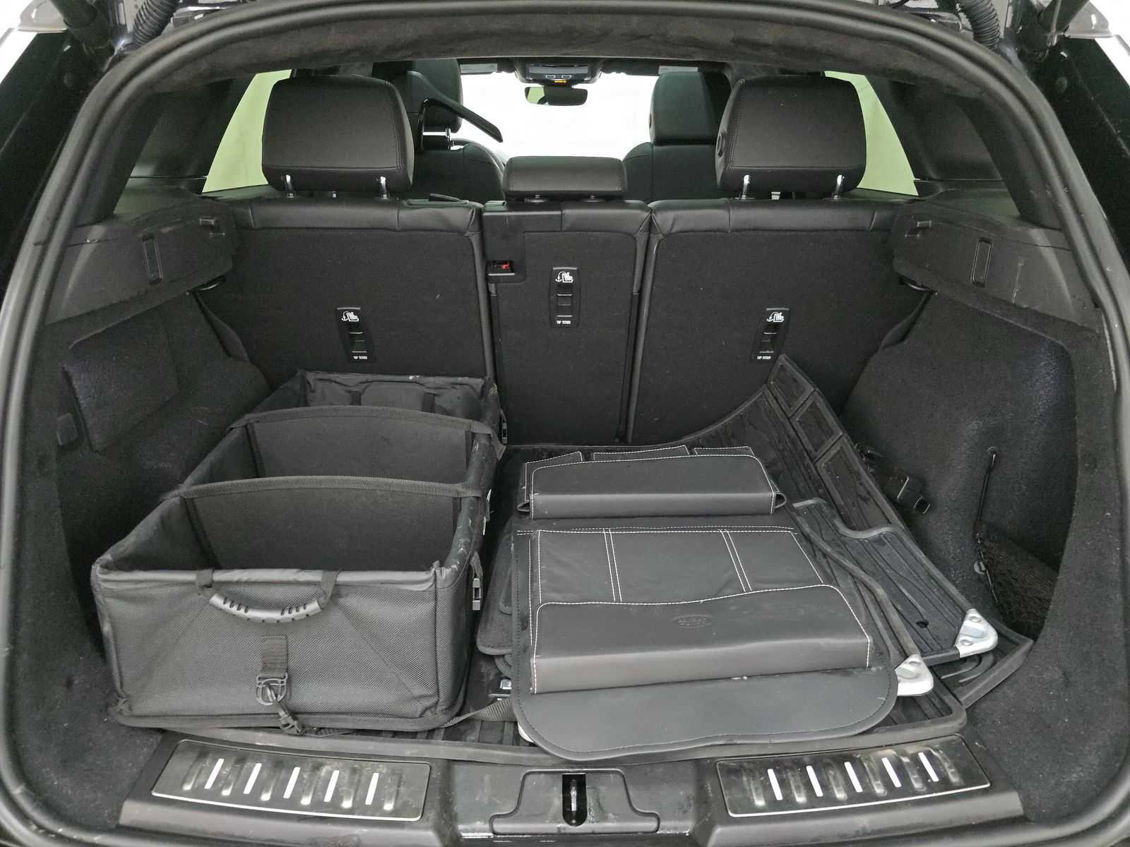 Used 2023 Land Rover Range Rover Evoque HST AWD/4WD image 16