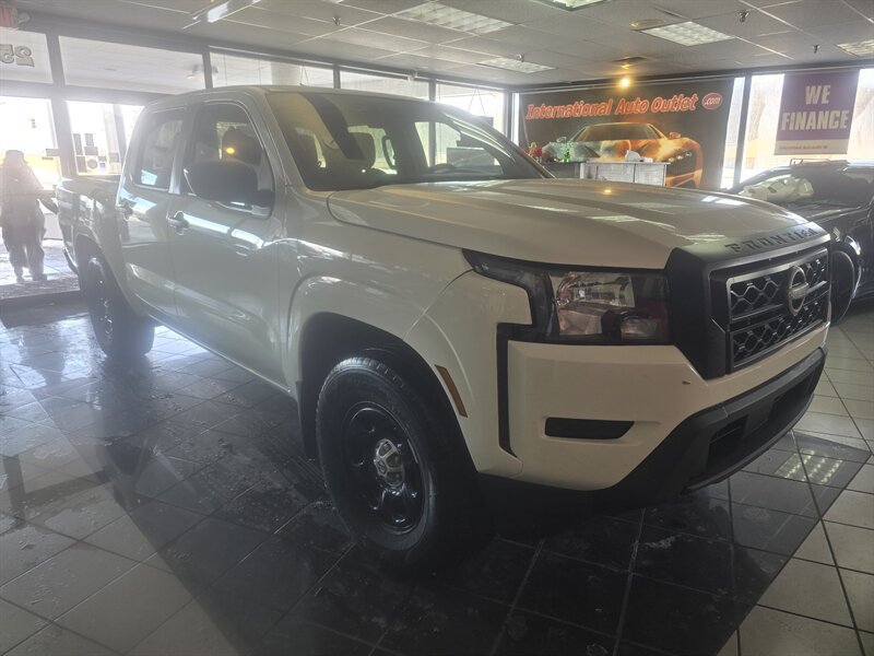 Used 2022 Nissan Frontier S RWD image 3