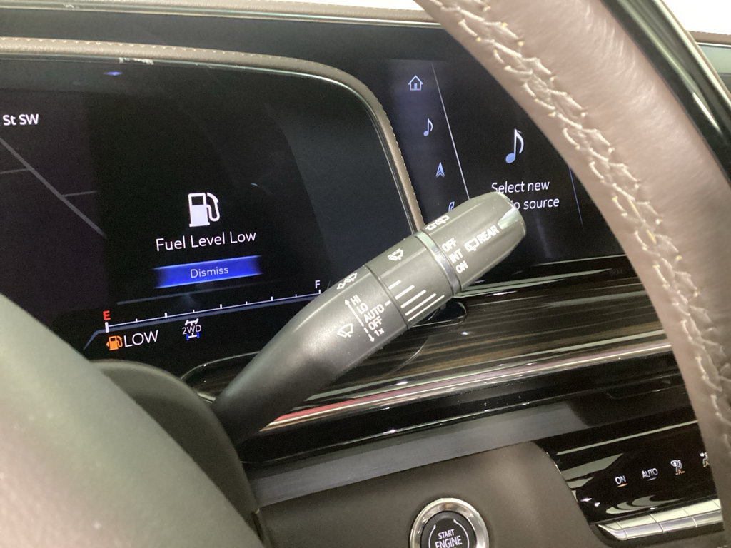 Used 2023 Cadillac Escalade Premium Luxury w/ Performance Package image 27