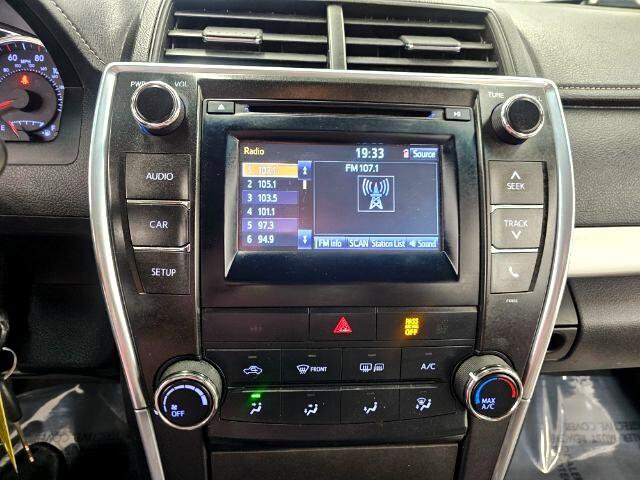 Used 2015 Toyota Camry SE FWD image 11