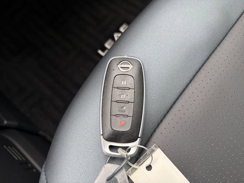 New 2026 Nissan Leaf Platinum+ w/ Cargo Package (Platinum+) FWD image 35