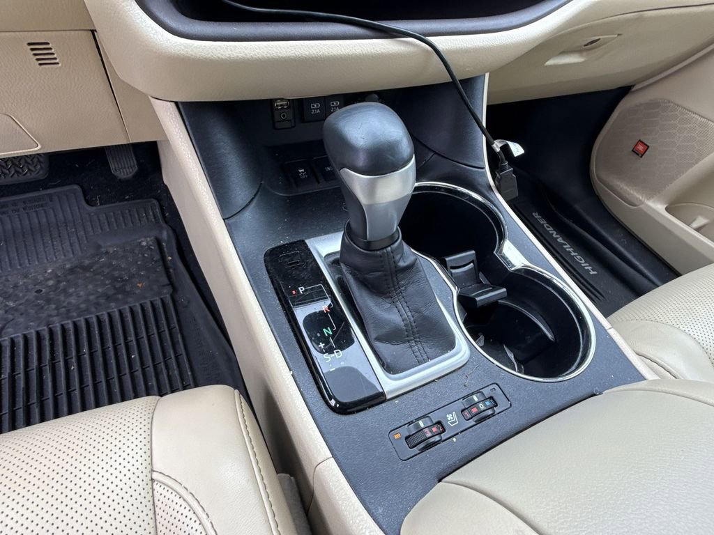 Used 2017 Toyota Highlander Limited AWD/4WD image 20