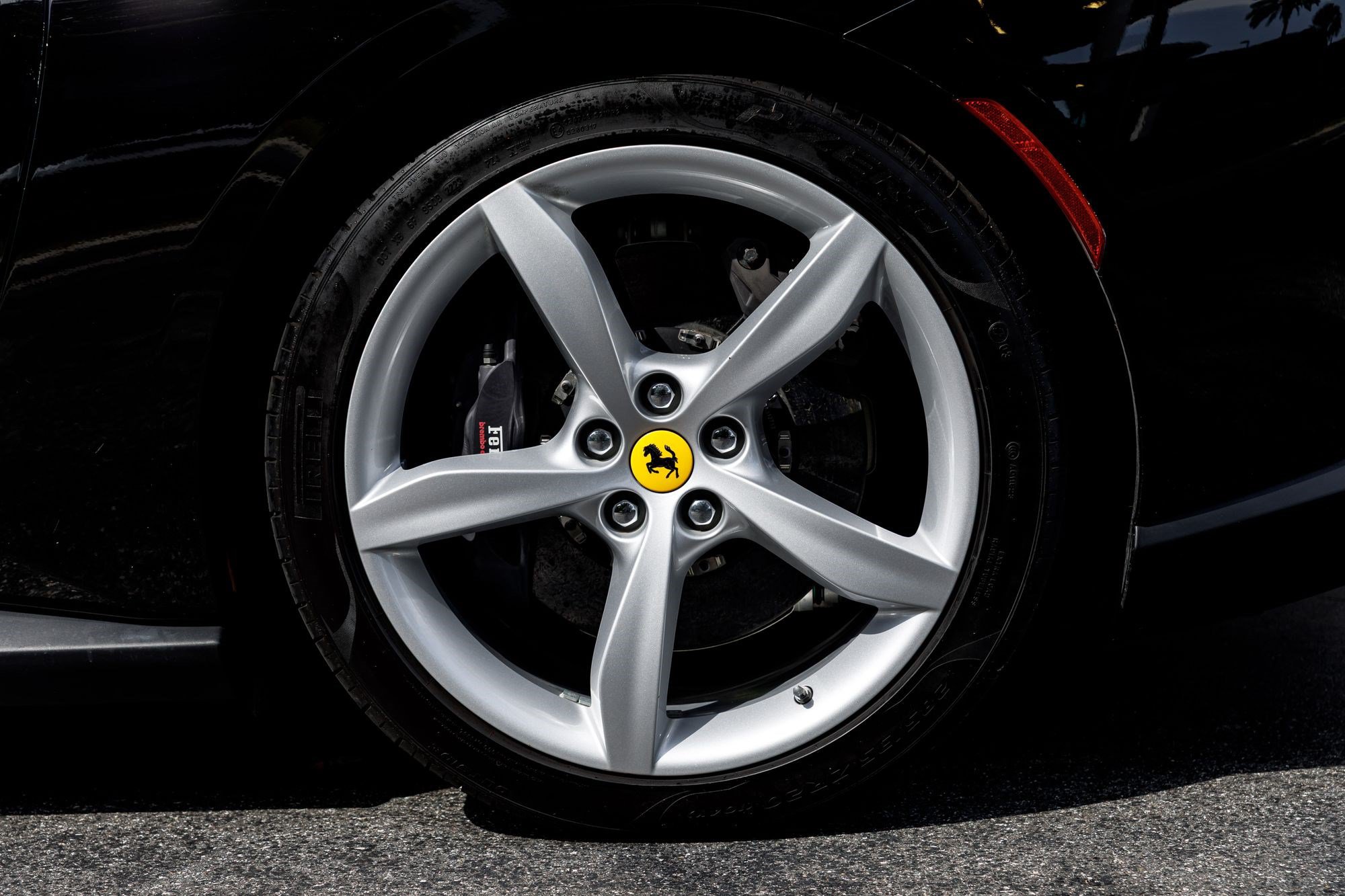 Used 2019 Ferrari Portofino RWD image 39