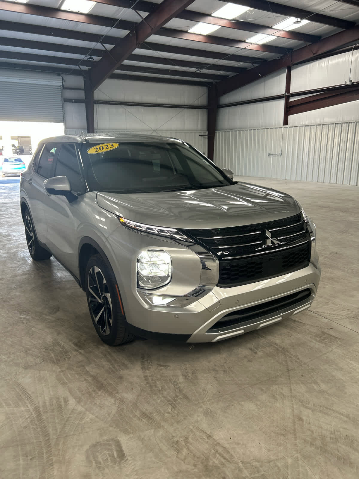 Used 2023 Mitsubishi Outlander SE image 7