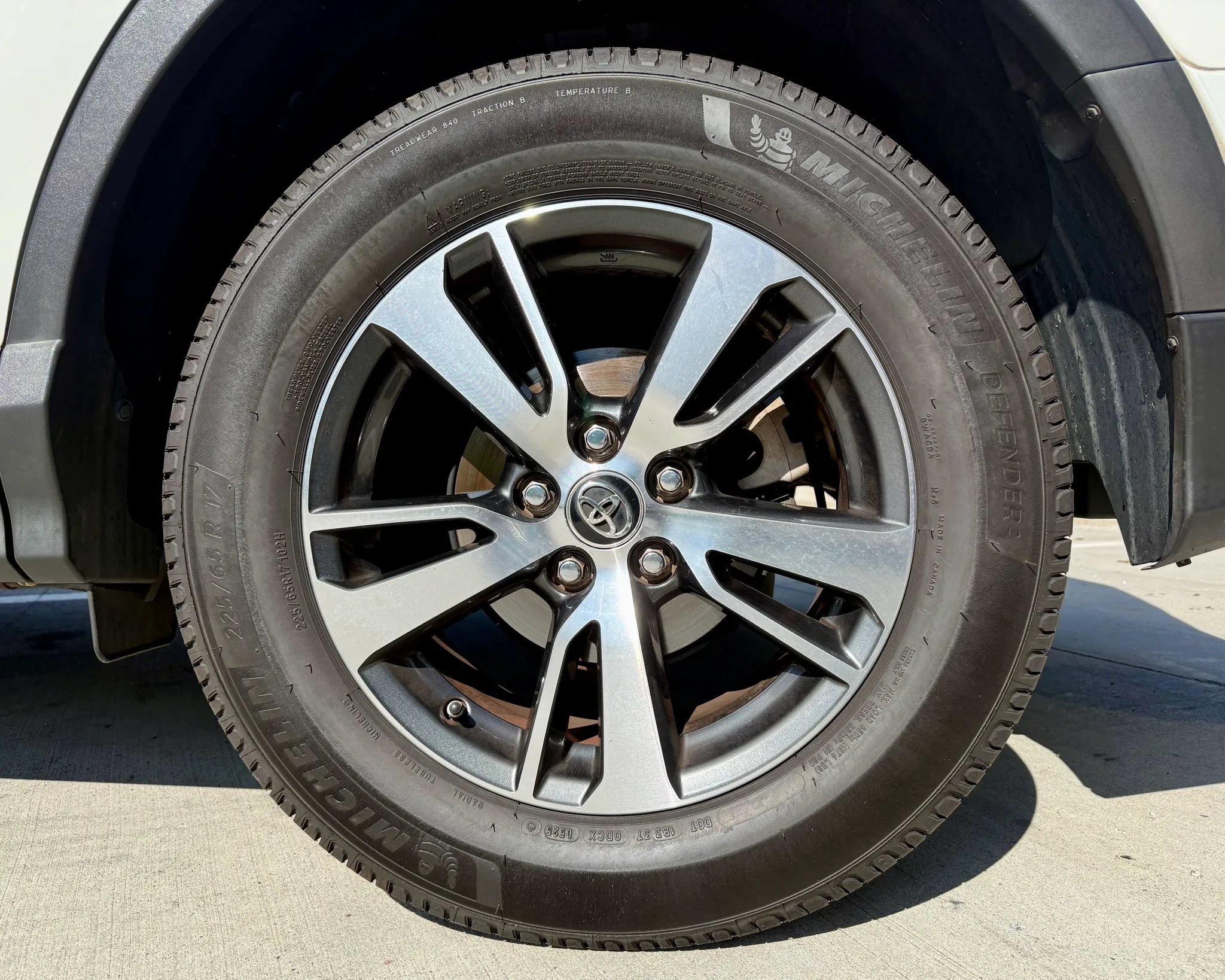 Used 2018 Toyota RAV4 XLE FWD image 28
