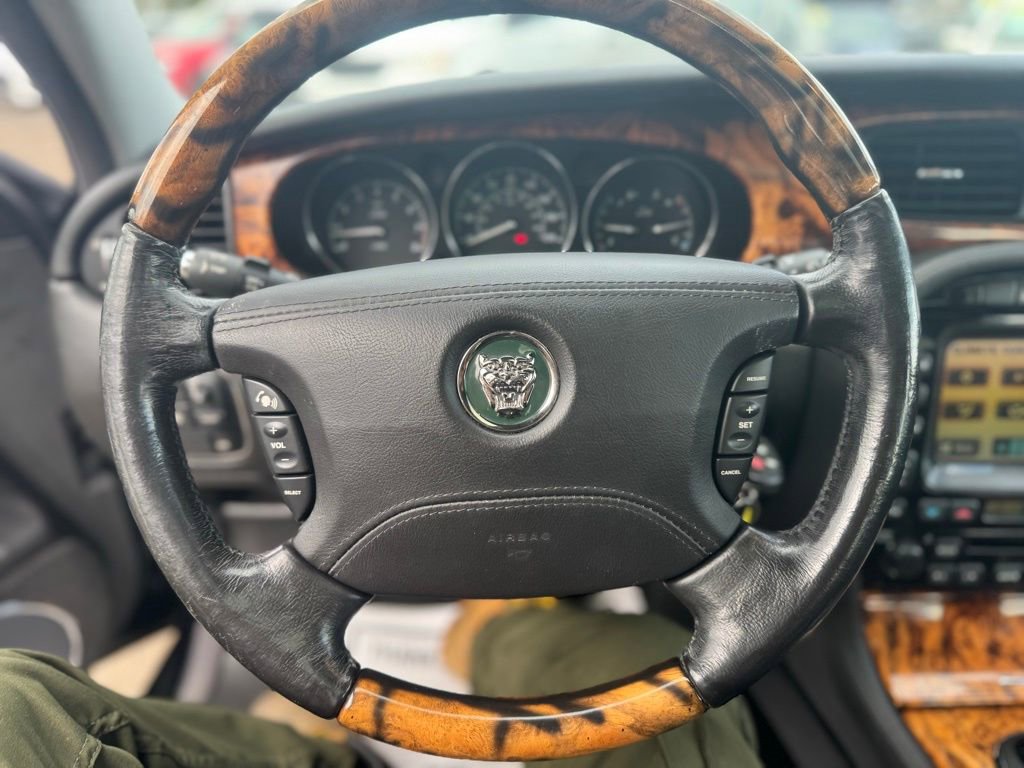 Used 2006 Jaguar XJ8 image 33