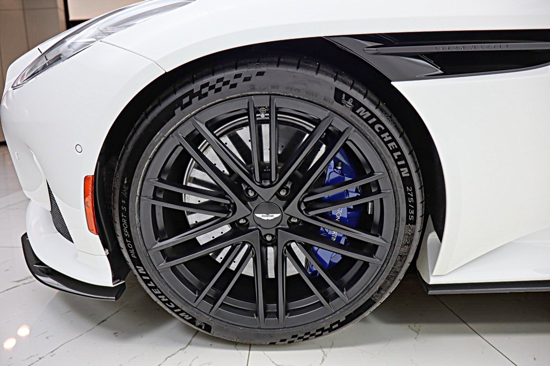Used 2024 Aston Martin DB12 Convertible RWD image 58